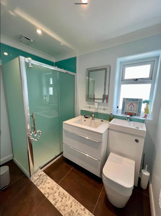 Seaspot Is A 1 Bed Annex Ground Floor Apartment At Stunning Broadsands Beach Nr Brixham! 처스턴페러스 외부 사진